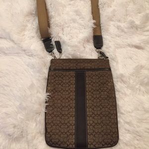 ***Authentic*** Coach crossbody/shoulder bag